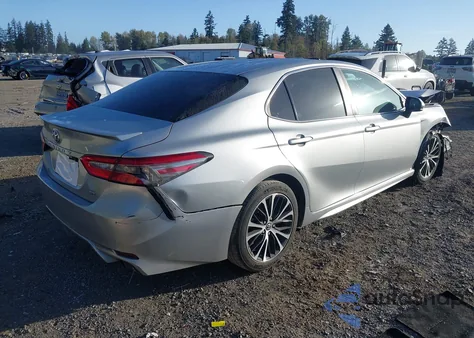 2018 Toyota Camry L/Le/Xle/Se/Xse z USA, uszkodzony, nr VIN 4T1B11HK6JU619032